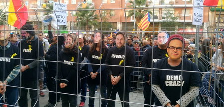 Eingesperrte Demokratie: Aktion im Rahmen der Demonstration »Wir...