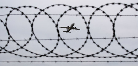 Abschiebeflieger starten nach Afghanistan trotz Kriegs und Terro...