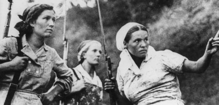 Zwischen 1941 und 1943: Russische Partisaninnen. Bei Gefangennah...