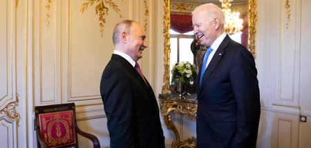 Keine Illusionen: Russlands Präsident Wladimir Putin (l.) und se...