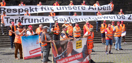 Wollen ein deutliches Einkommensplus, lassen dafür Bagger und Sc...