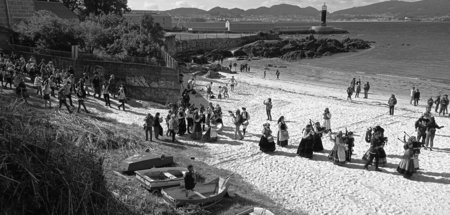 Die zapatistische Delegation am Strand bei Vigo in Nordspanien a...