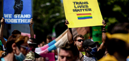 Gemeinsam gegen Diskriminierung: Transaktivisten bei einem »Blac...
