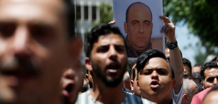 Proteste in Ramallah, nachdem der Nisar Banat bei seiner Verhaft