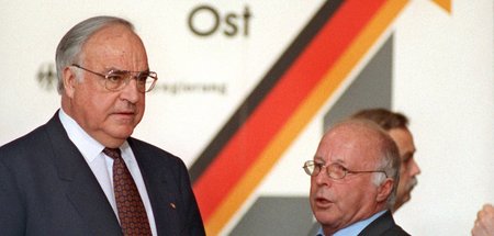 Abschwung nach Plan: Bundeskanzler Helmut Kohl (l.) und Arbeitsm...