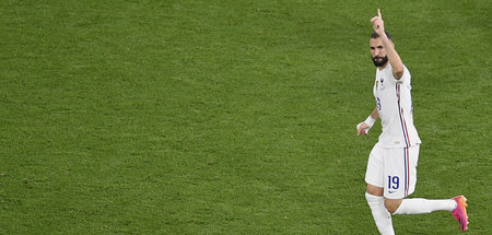 Aufgepasst und hergeschaut: Frankreichs Karim Benzema feiert sei...