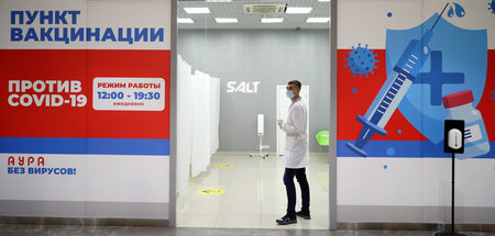 Mobile Impfstation in einem Einkaufscenter in Nowosibirsk am 23....