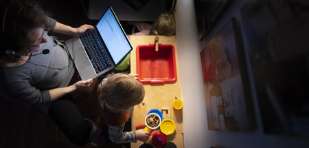 Multi-Tasking im Lockdown: Home-Office und Kinderbetreuung gleic...