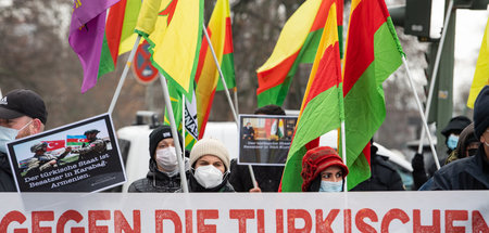 Vielerorts protestieren kurdische Aktivisten gegen die türkische... Vielerorts protestieren kurdische Aktivisten gegen die türkische...
