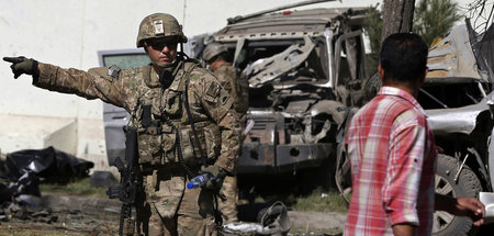 Soll den Afghanen auch nach dem »Abzug« zeigen, wo es langgeht: ... Soll den Afghanen auch nach dem »Abzug« zeigen, wo es langgeht: ...