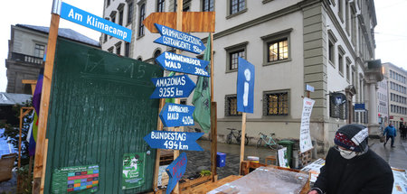 Auch niedrigen Temperaturen trotzten die Augsburger Klimaaktivis...