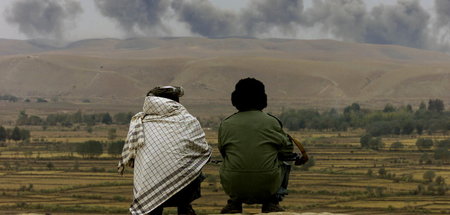 Schwarzer Rauch in der Ferne: Soldaten der Nordallianz (bei Al-K...