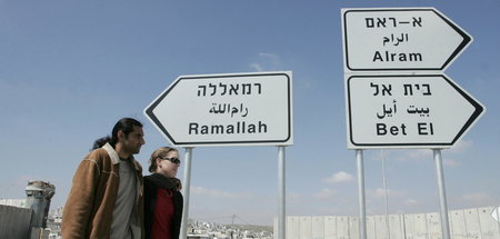 2006-05-16T120000Z_1820884063_PBEAHUNNQDB_RTRMADP_3_MIDEAST.JPG
