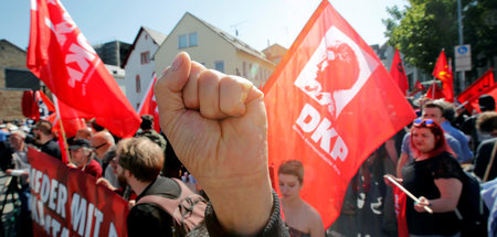 Auf Demonstrationen stets zugegen: Mitglieder der DKP, hier bei ...