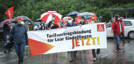 Sind nicht wetterfühlig: Beschäftigte am Lear-Standort in Sindel...