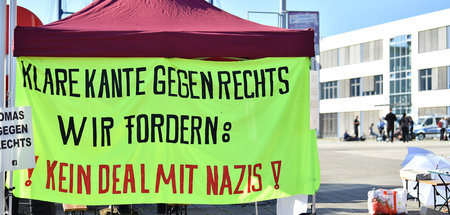 Protestaktion vor der Urteilsverkündung am Montag in Erfurt