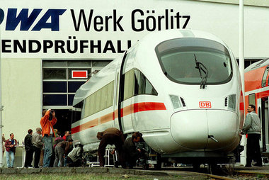 Als am 3. April 1998 der erste Triebzug mit Neigetechnik – späte... Als am 3. April 1998 der erste Triebzug mit Neigetechnik – späte...