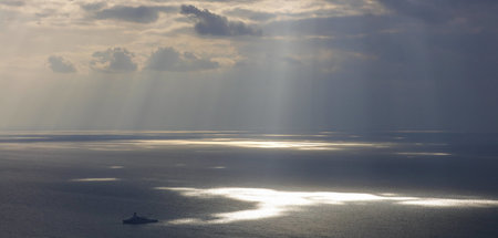 Es ist 139 Meter lang und auf hoher See, das Luxusboot »Solaris«...