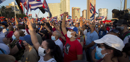 Entschlossen für die Unabhängigkeit Kubas: Mehr als 100.000 Mens...