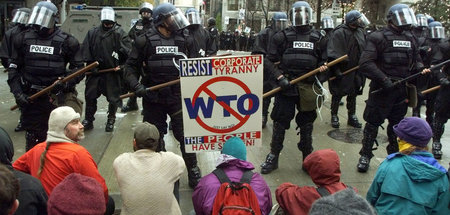 1999-11-30T120000Z_702985217_PBEAHULPTAA_RTRMADP_3_WTO.JPG