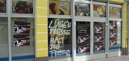 Angriff_auf_Zeitung_33180411.jpg