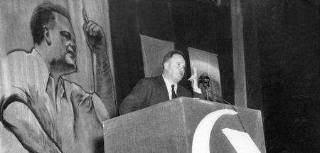 Maurice Thorez während einer Rede am 2. Oktober 1947 im Pariser ...