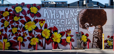 Verehrte Kämpferin: Wandbild mit Assata Shakur in Pacoima/Kalifo...