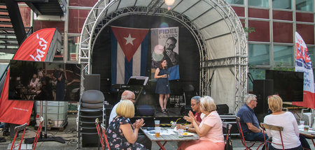 Miriam Näther von Cuba Si moderierte »Fiesta de Solidaridad«