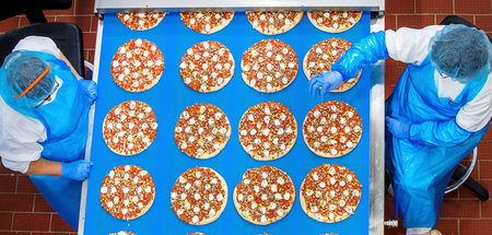 Mit Fertigpizzen für Kochmuffel: Werk des Bielefelder Konzerns i...