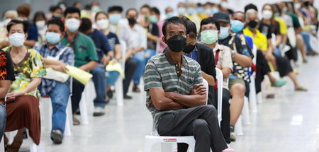 Warteschlange vor Impfzentrum in Bangkok am 26. Juli 2021