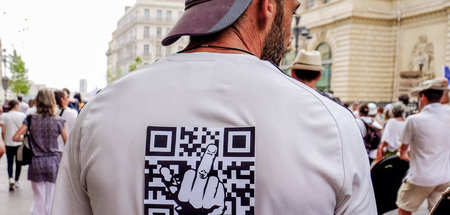 Protestaktion gegen Zwang zum Erwerb eines Gesundheitspasses am ...