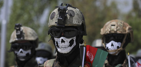 Afghanische Spezialkräfte werden nun von der NATO im Ausland tra... Afghanische Spezialkräfte werden nun von der NATO im Ausland tra...