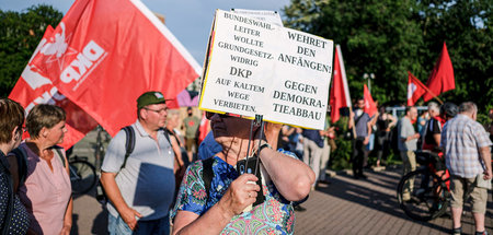 Protestkundgebung in Berlin gegen das »kalte Verbot« der DKP (28