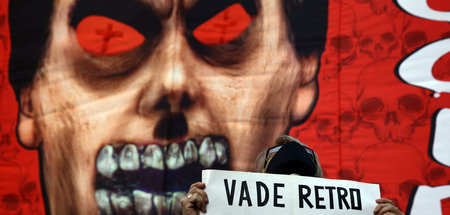 Bolsonaro als Teufel, der in die Hölle zurückgeschickt werden so...