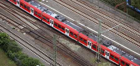 Trotz Klimawandels bleibt der Schienenverkehr in Deutschland unz... Trotz Klimawandels bleibt der Schienenverkehr in Deutschland unz...