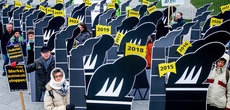 Einheizen: Protestaktion vor dem Kanzleramt in Berlin gegen Kohl...