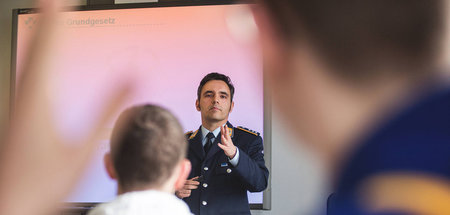 Jugendoffiziere werben verstärkt in Schulen künftiges Personal f...