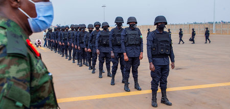 Auf Wunsch Frankreichs: Ruandische Truppen auf dem Weg nach Mosa...