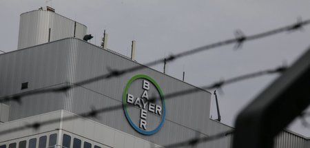 Die Fusion mit Glyphosat-Hersteller Monsanto könnte den Chemiegi... Die Fusion mit Glyphosat-Hersteller Monsanto könnte den Chemiegi...