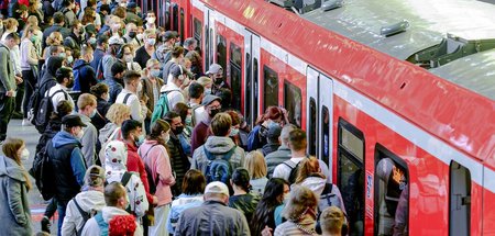 Volle Züge: Nervt einige, viele Fahrgäste sind dennoch solidaris...