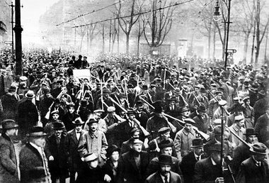 Demonstration bewaffneter Arbeiter und Soldaten am 6. Januar 191...