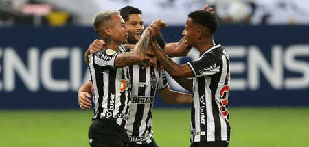 Jubeln wie die Meister: Jefferson Savarino (l.) und Kollegen sin...