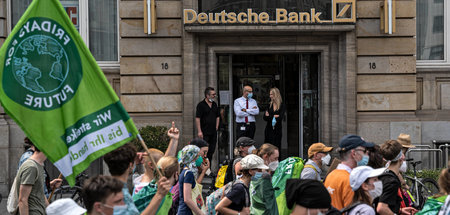 Mittelfinger für die Profiteure der Klimakrise: Demonstration vo...