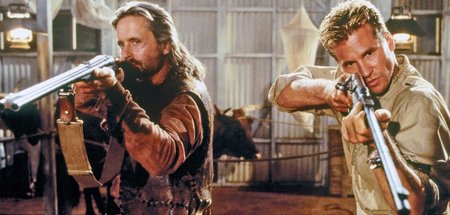 John Patterson (Val Kilmer, r.) und Remington (Michael Douglas) ...