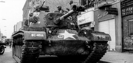 US-Panzer am »Checkpoint Charly« in Berlin (o. D.)