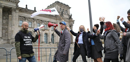 Gegen Bares in den Bundestag? Martin Sonneborn und weitere Vertr...
