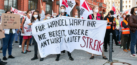 »Mehr Personal noch vor der Wahl«: Klinikbeschäftigte demonstrie... »Mehr Personal noch vor der Wahl«: Klinikbeschäftigte demonstrie...