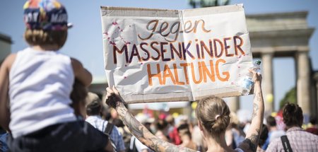 Protest gegen fehlende Kitaplätze und Personalmangel in den Kind... Protest gegen fehlende Kitaplätze und Personalmangel in den Kind...