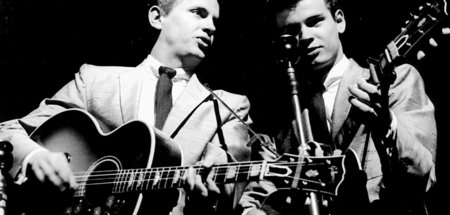 Don und Phil Everly beim Konzert in Burbank, Kalifornien (o. D.) Don und Phil Everly beim Konzert in Burbank, Kalifornien (o. D.)