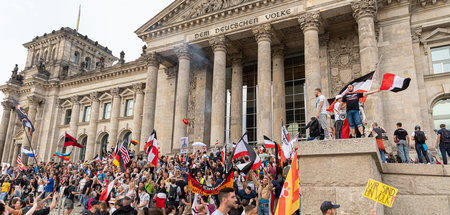Demonstranten_stuerm_69308866.jpg
